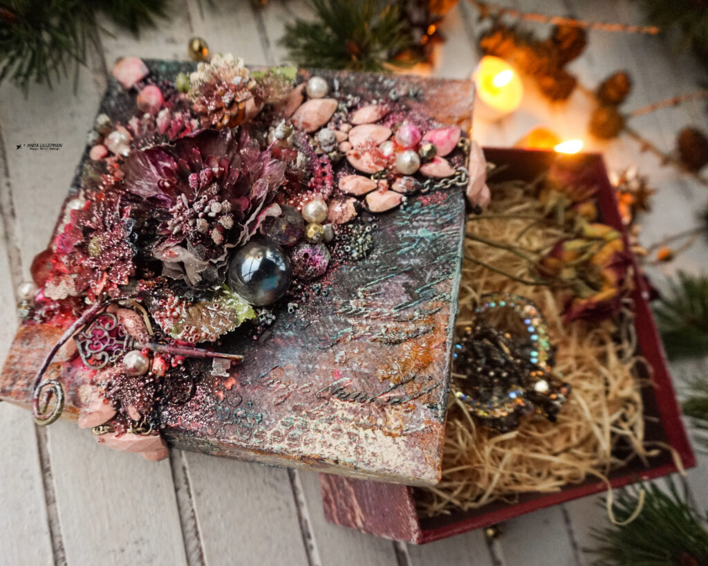 Berry Rose Box by Maria Lillepruun